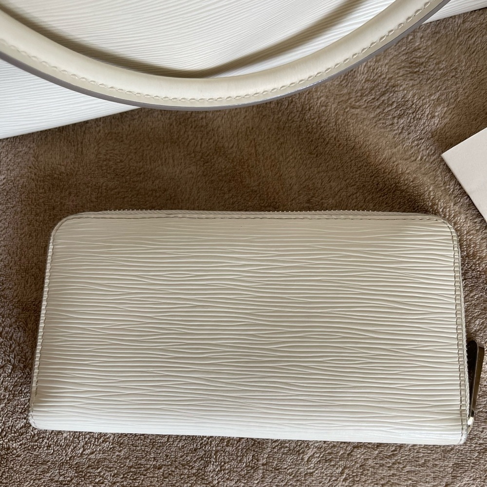 Louis Vuitton epi leather white